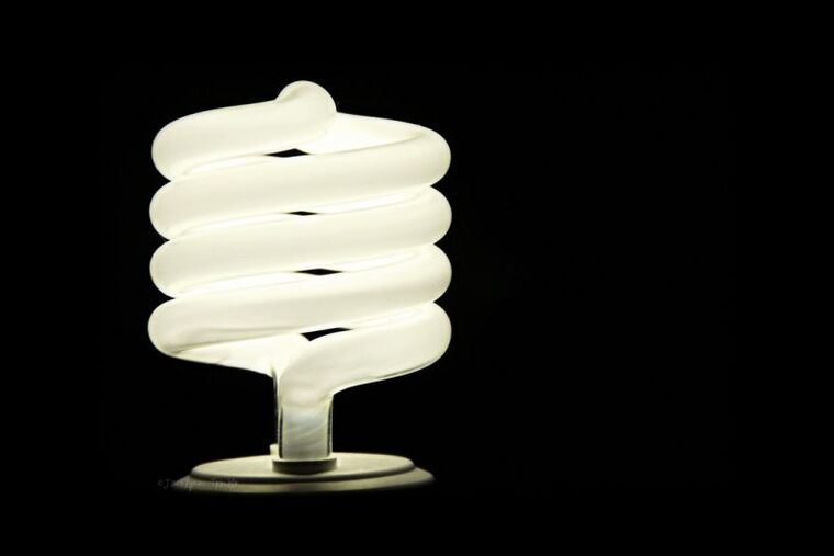 lámpara de ahorro de energía para ahorrar electricidad